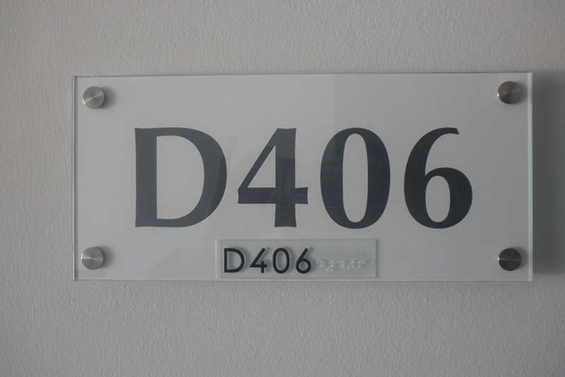 Bild:Tuerschild-WIFI-D406-tastbar