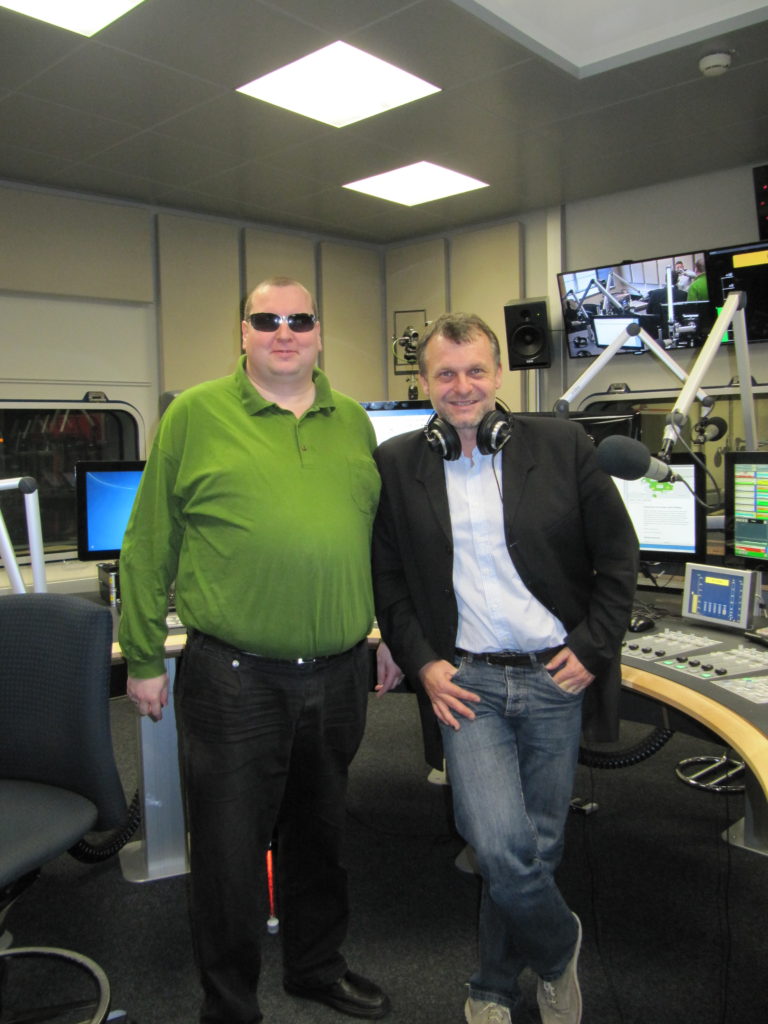 Bild: Dietmar Janoschek im ORF Landesstudio OÖ mit Radiomoderator Wolfgang Lehner beim Interview